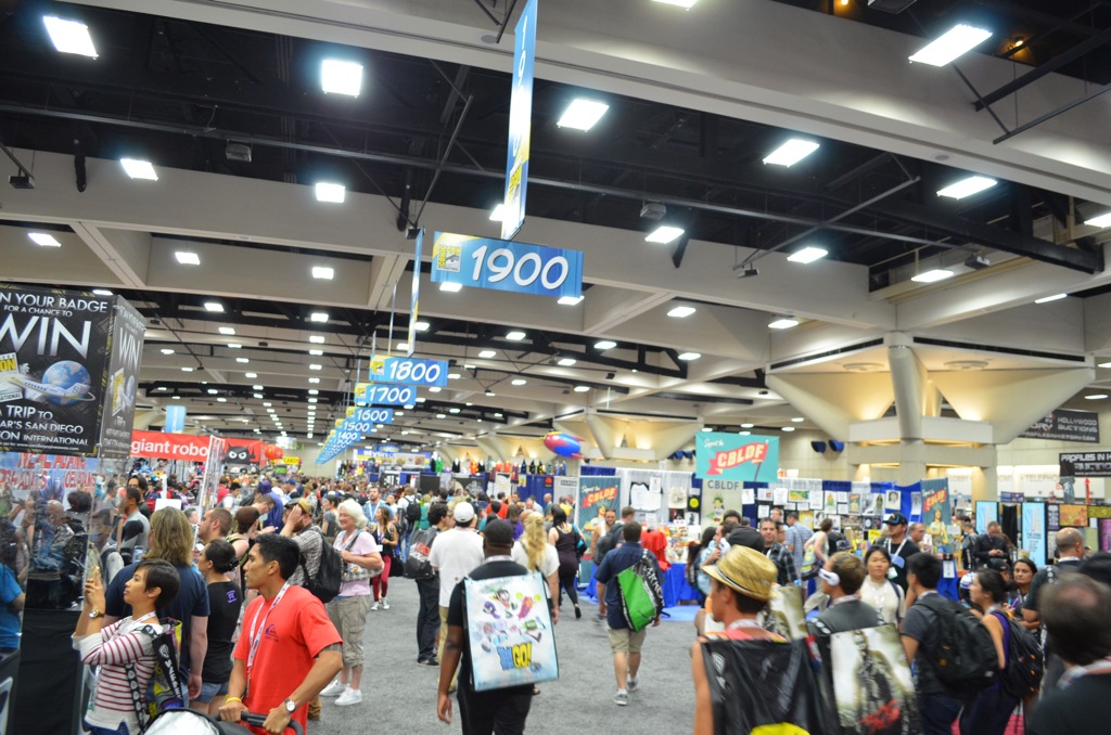 San Diego Comic Con 2013 Thursady Convention Floor Crowd
