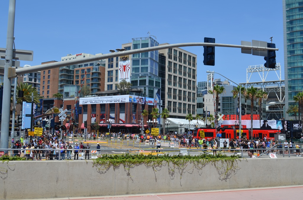 San Diego Comic Con 2013 Thursady Outside Crowds