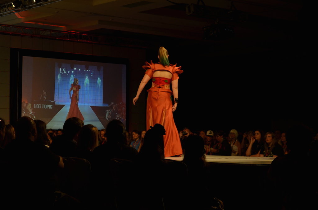 Her Universe Fashion Show SDCC 2014 Lindsay Orndorff Samus Metroid Gown 2