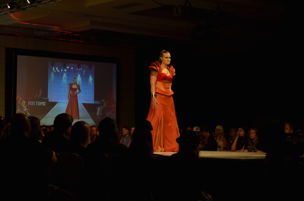 Her Universe Fashion Show SDCC 2014 Lindsay Orndorff Samus Metroid Gown