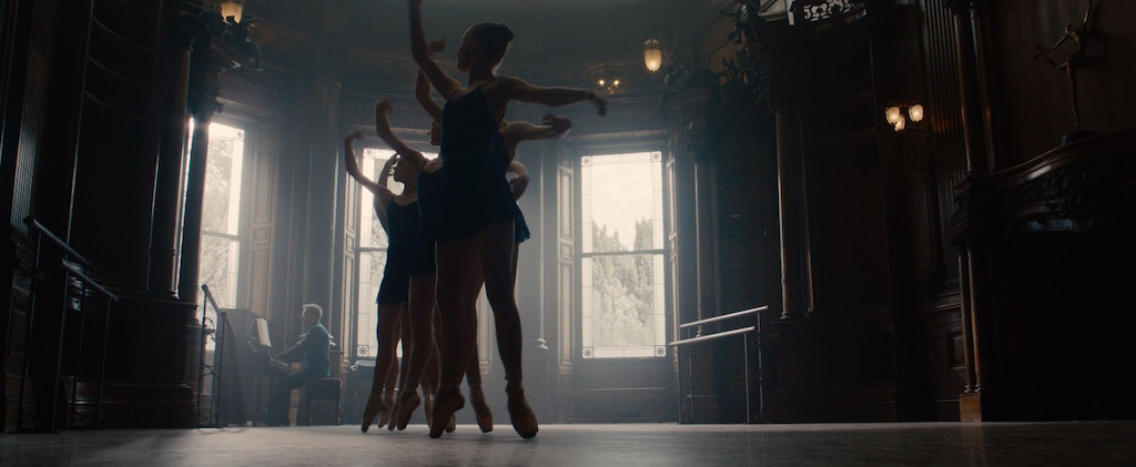 Avengers 2 Age of Utlron Screenshot Ballerinas