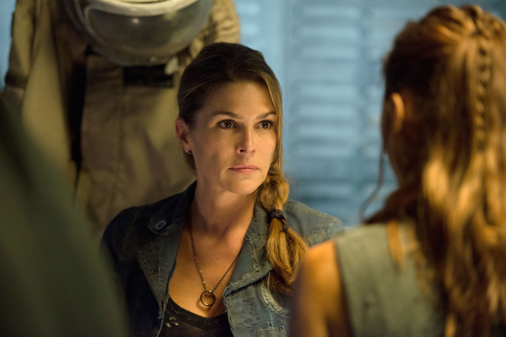 The 100 Season 1 Screenshot Abby and Raven