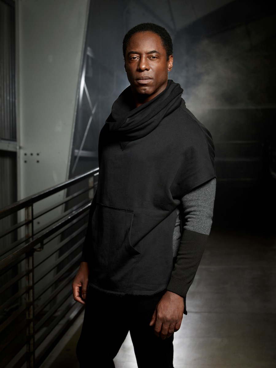 The 100 Season 1 Screenshot Isaiah Washington Chancellor Jaha