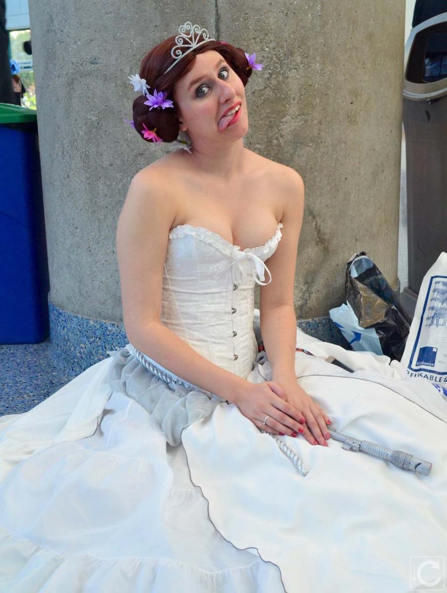 WonderCon 2016 Cosplay Funny Outtakes 126 Star Wars Princess Leia