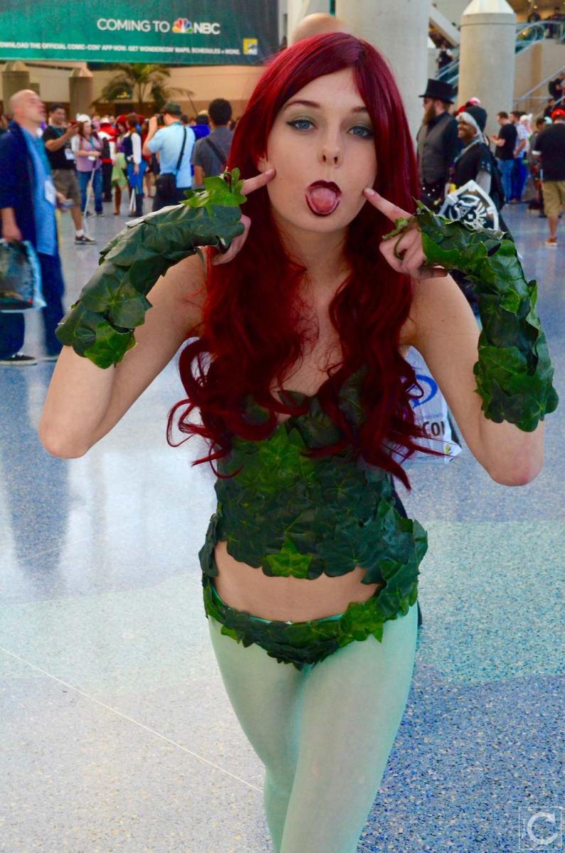 WonderCon 2016 Cosplay Funny Outtakes 134 Poison Ivy