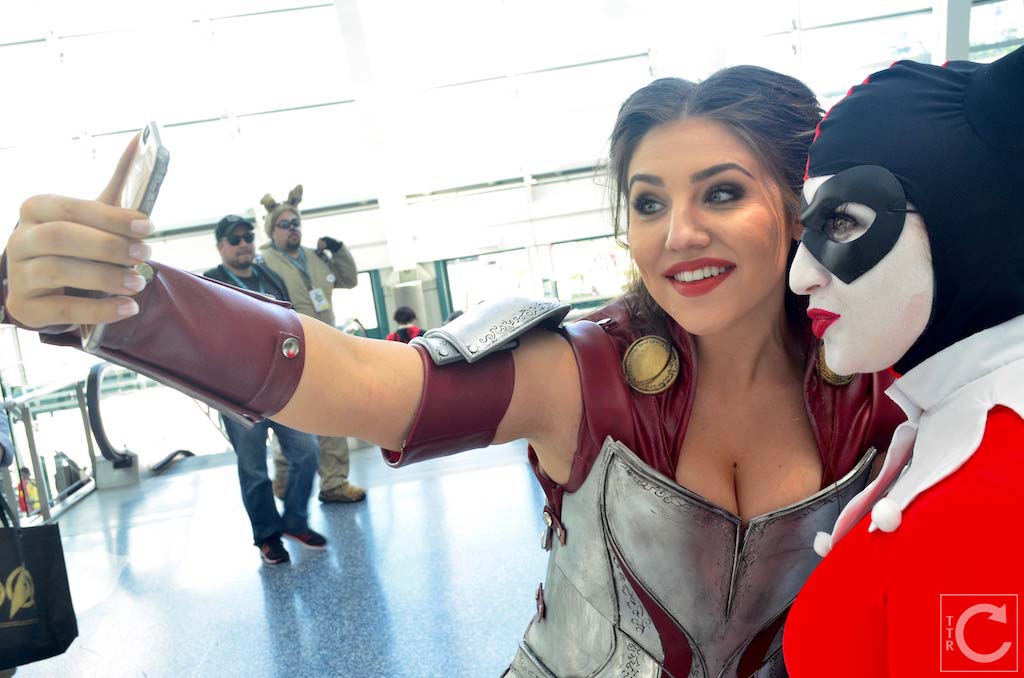 WonderCon 2016 Cosplay Funny Outtakes 14 Lady Sif Harley Selfie