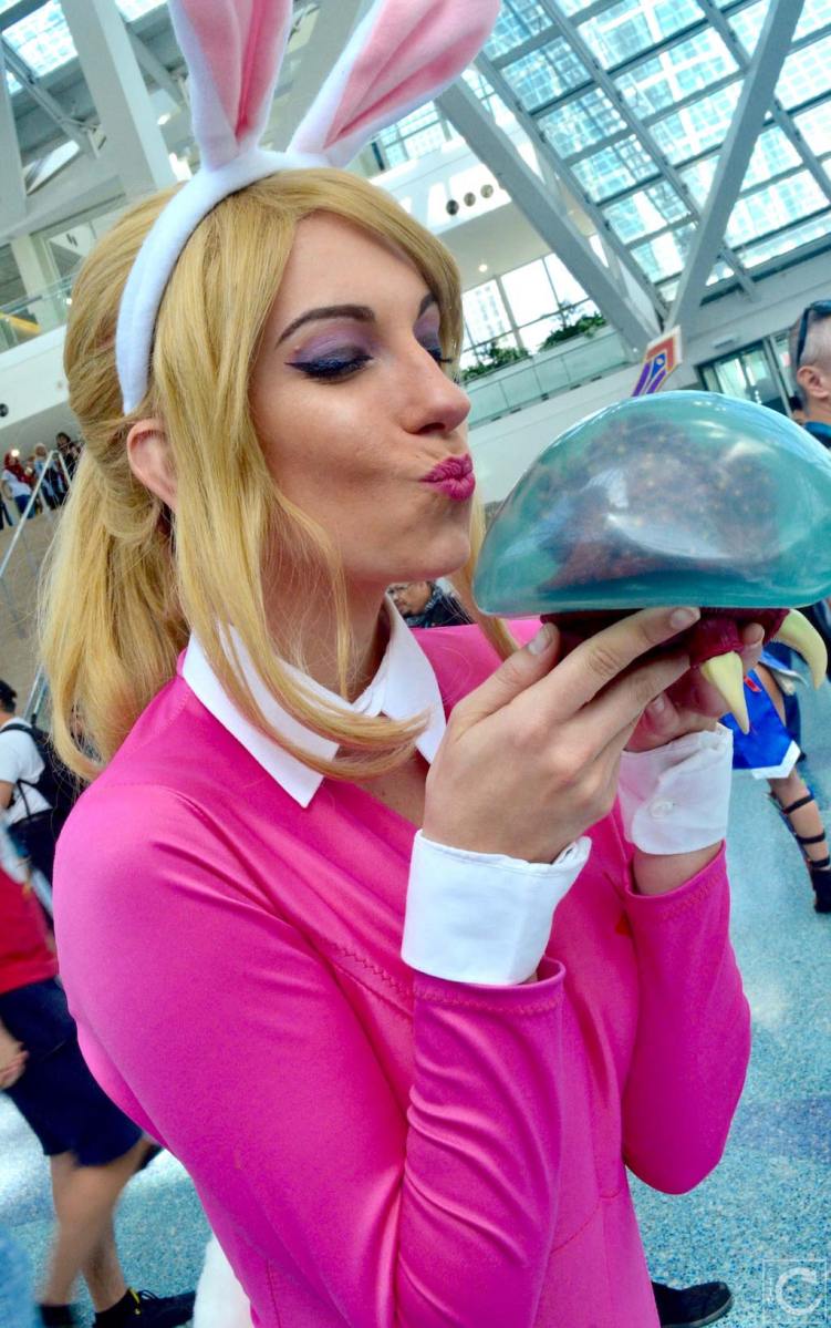 WonderCon 2016 Cosplay Funny Outtakes 32 Bunny Samus Metroid
