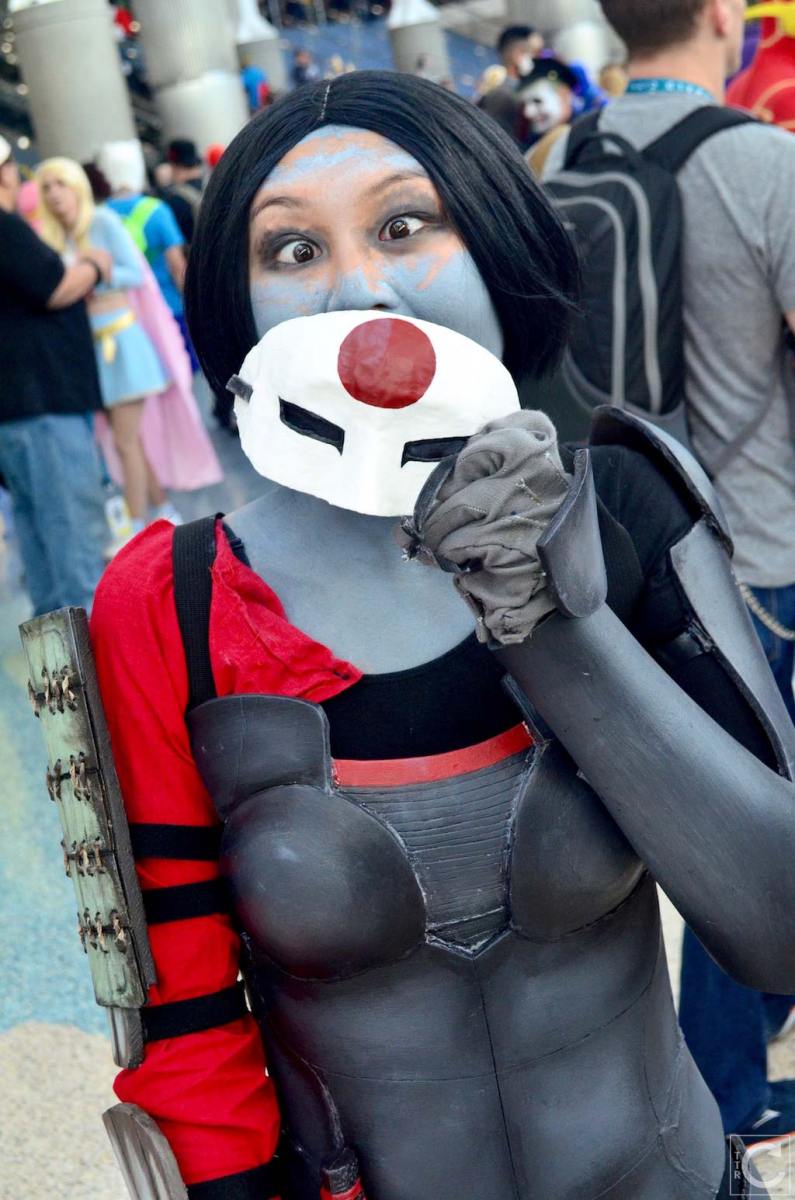 WonderCon 2016 Cosplay Funny Outtakes 37 Katana DC