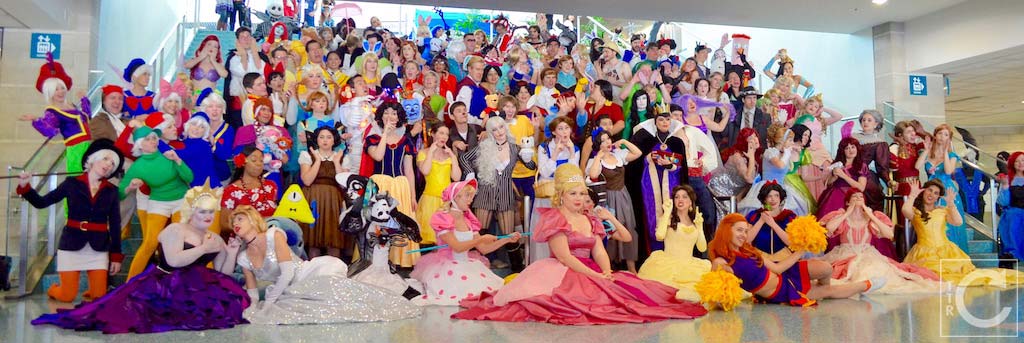 WonderCon 2016 Cosplay Funny Outtakes 42 Disney Group
