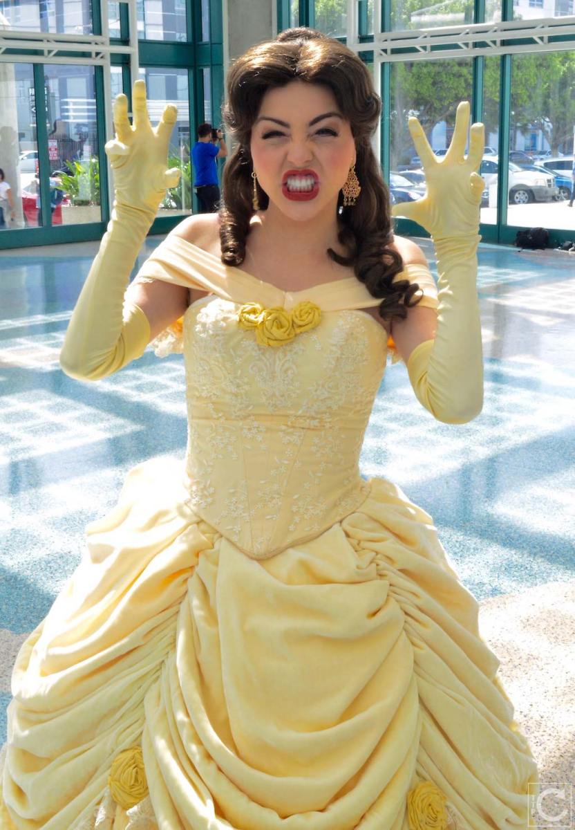 WonderCon 2016 Cosplay Funny Outtakes 6 Belle Beauty and the Beast