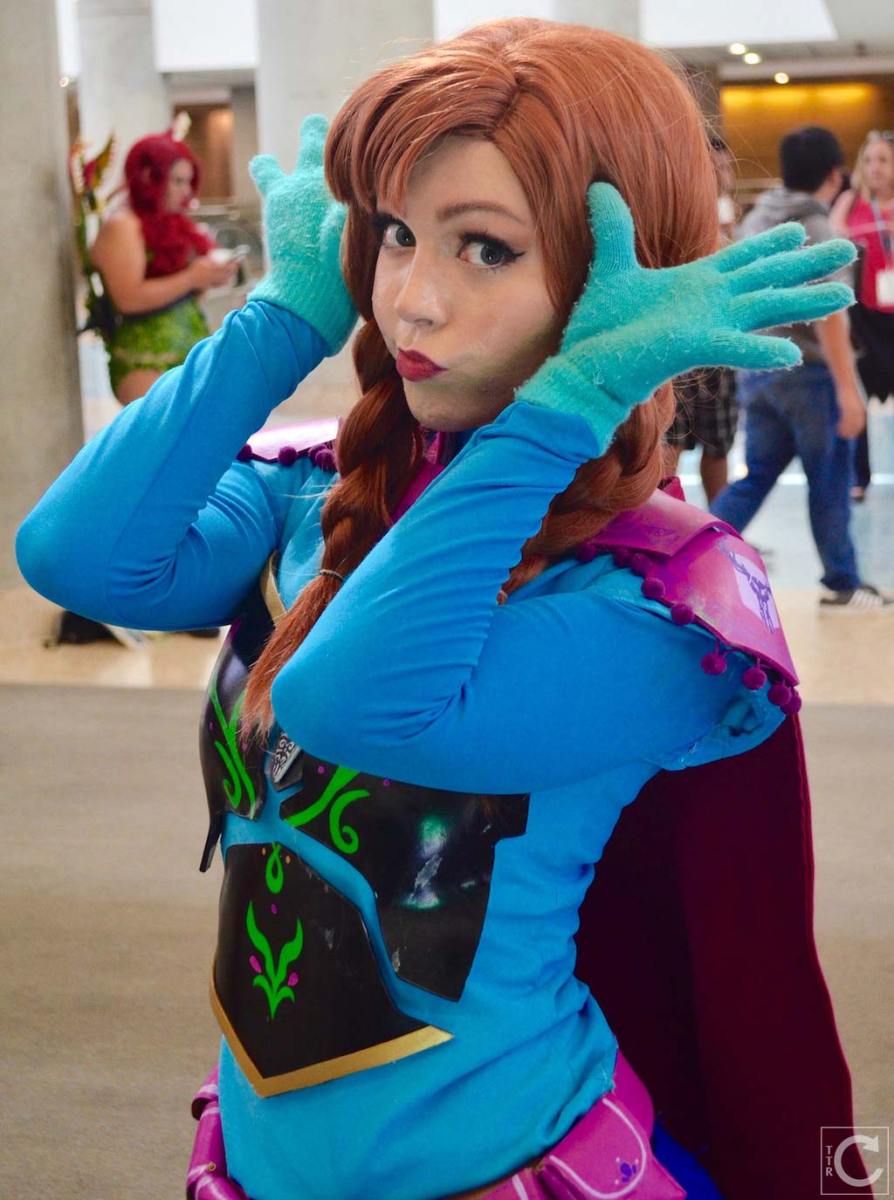 WonderCon 2016 Cosplay Funny Outtakes 67 Elsa Frozen Boba Fett