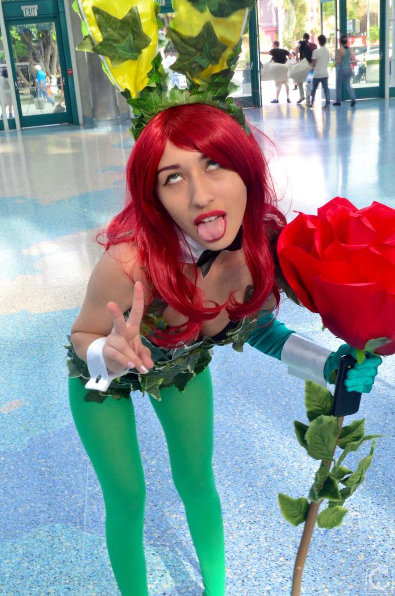 WonderCon 2016 Cosplay Funny Outtakes 75 Poison Ivy Bunny