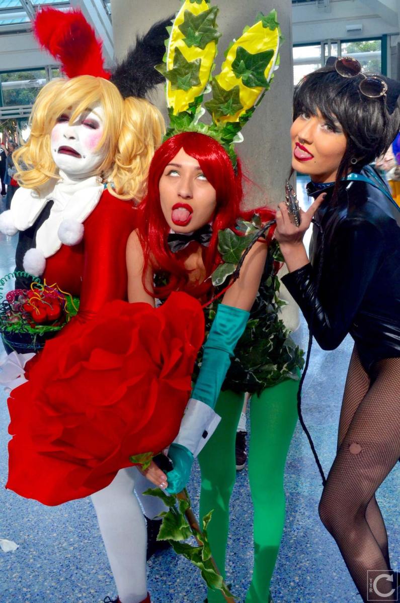 WonderCon 2016 Cosplay Funny Outtakes 78 Harley Poison Ivy Catwoman