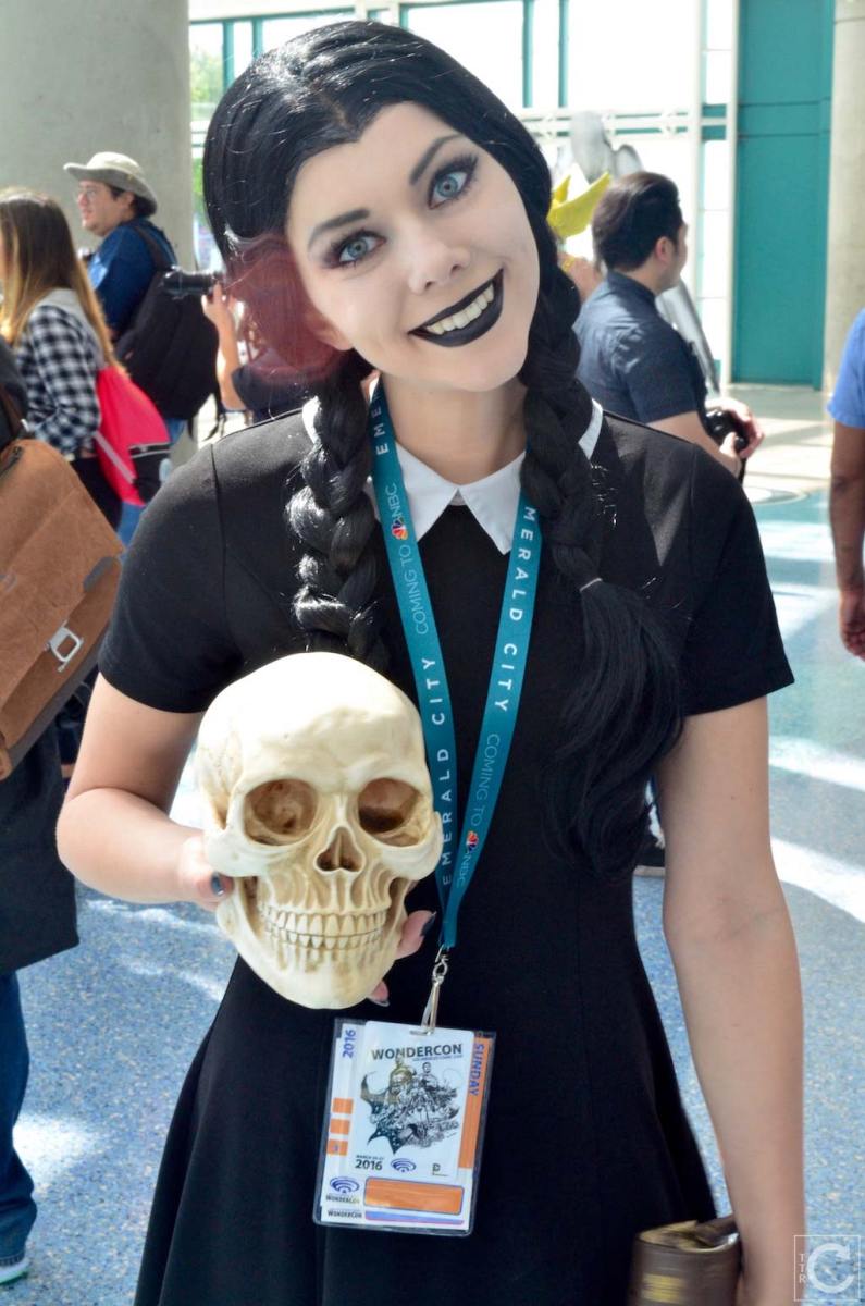 WonderCon 2016 Cosplay Funny Outtakes 9 Wednesday Addams Family