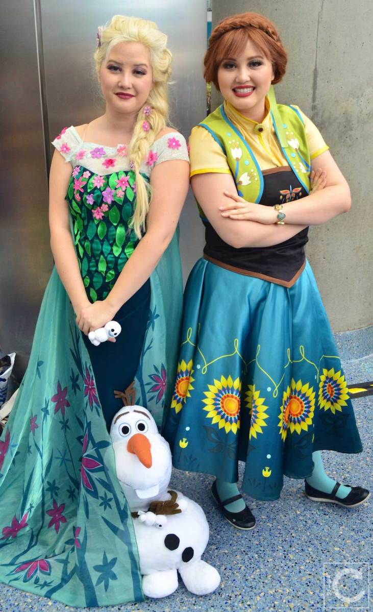 WonderCon Cosplay Saturday 2016 151 Frozen Anna Elsa Disney Twincess