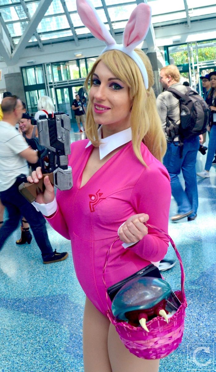 WonderCon Cosplay Sunday 2016 38 Samus Aran Pink Playboy Bunny