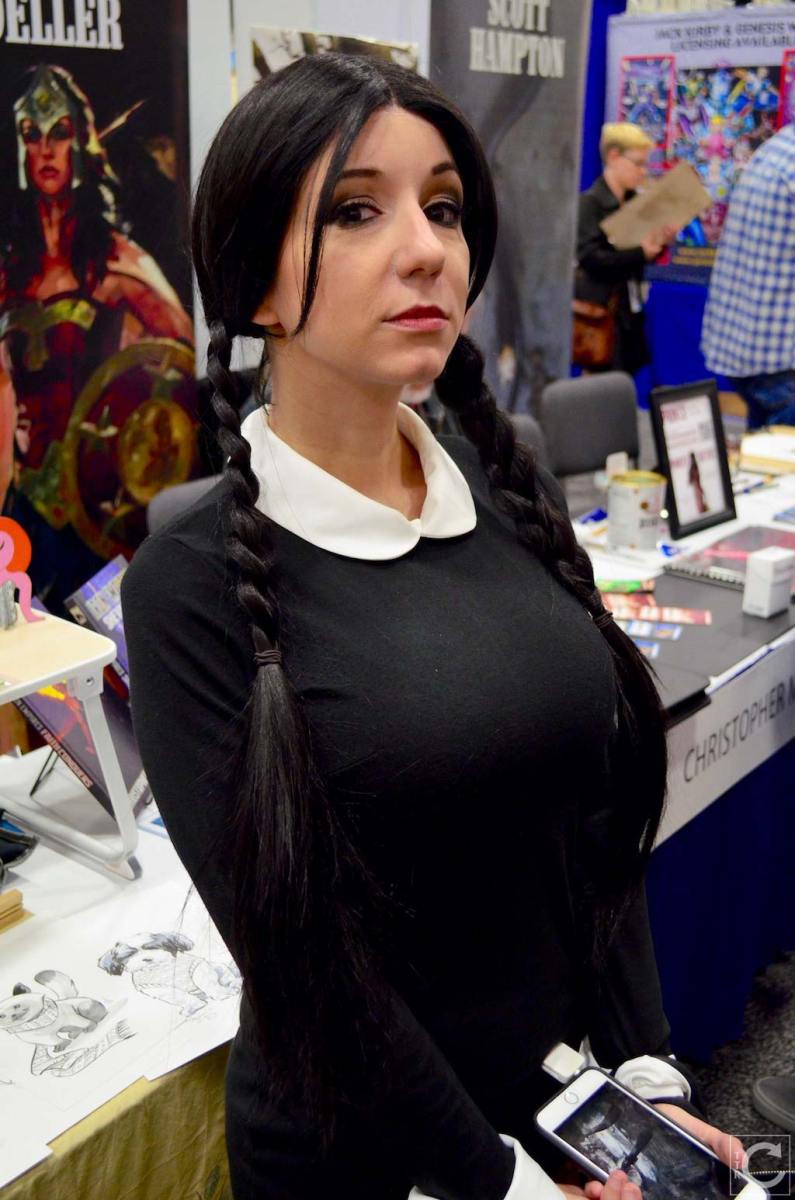 san-diego-comic-con-2016-cosplay-11-riddle-wednesday-addams