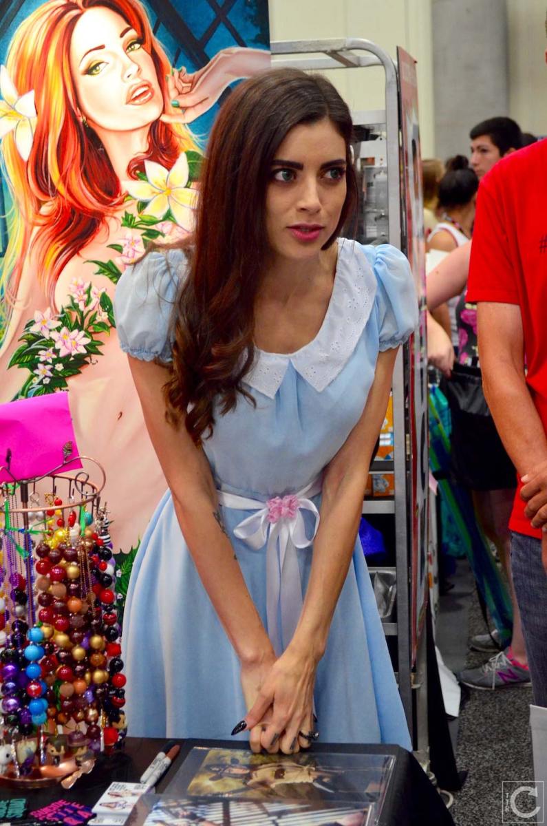 san-diego-comic-con-2016-cosplay-12-shining-twin-leanna-vamp