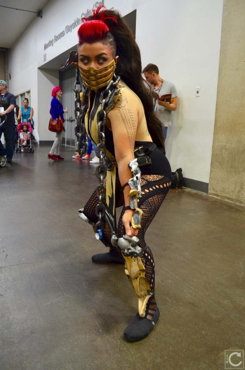 san-diego-comic-con-2016-cosplay-134-lady-scorpion-mortal-kombat
