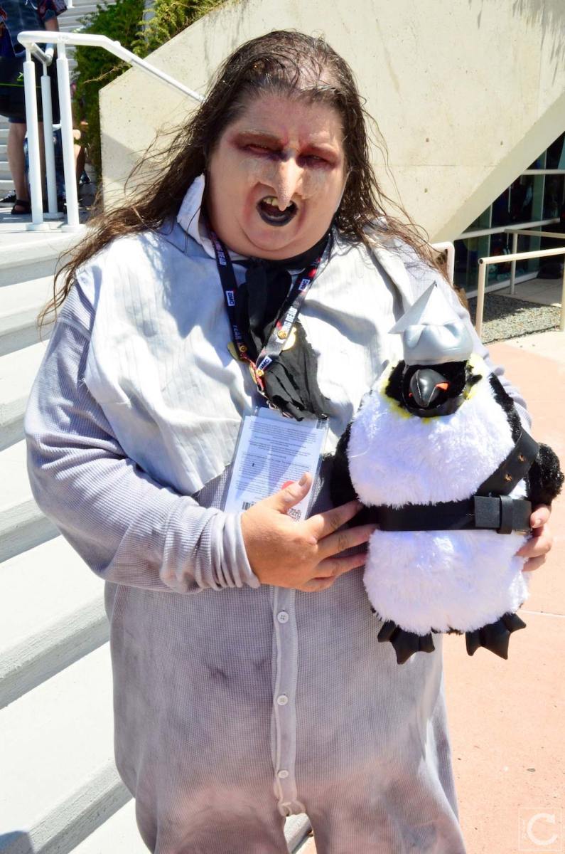 san-diego-comic-con-2016-cosplay-14-the-penguin-batman-returns