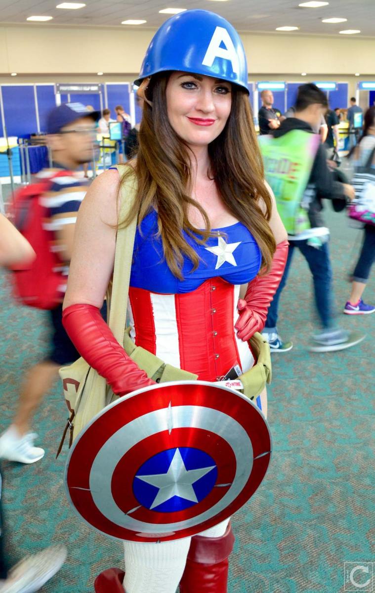 san-diego-comic-con-2016-cosplay-143-lady-captain-america