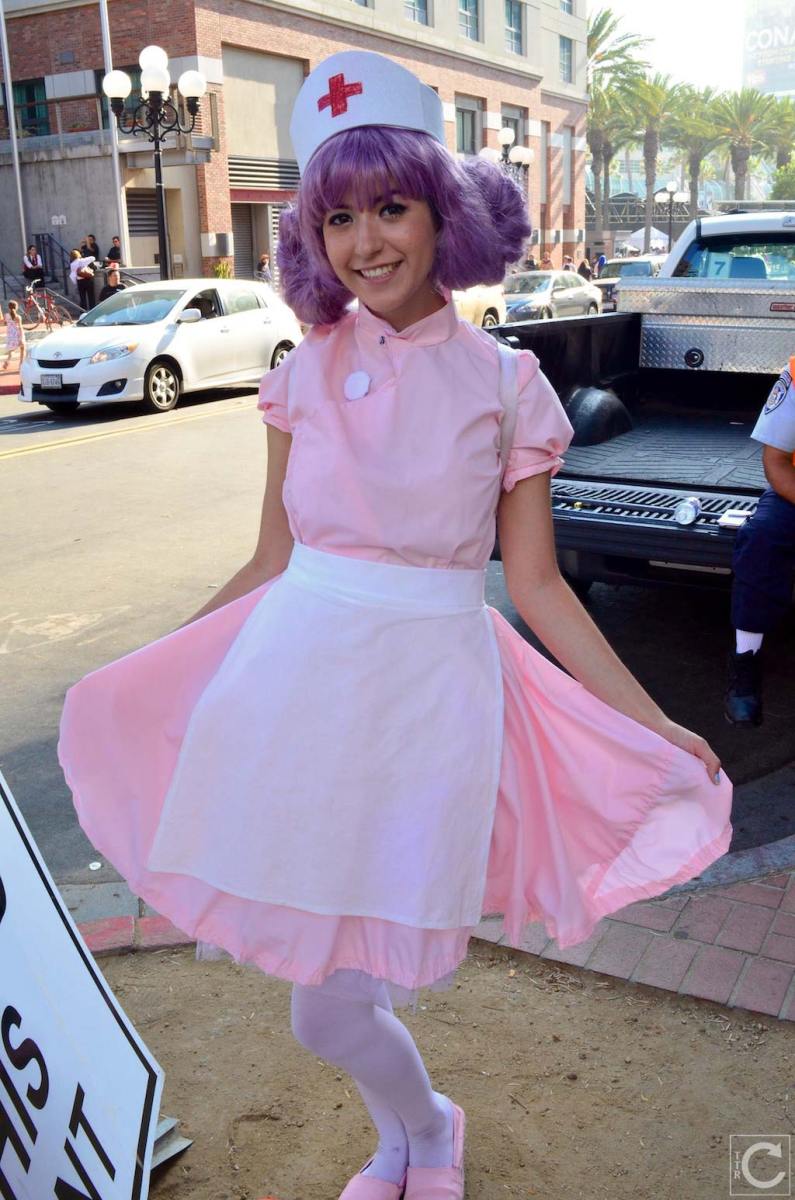 san-diego-comic-con-2016-cosplay-166-nurse-joy-pokemon