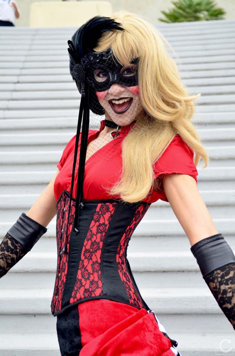 san-diego-comic-con-2016-cosplay-29-harley-quinn-masquerade