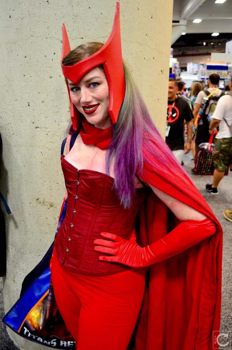 san-diego-comic-con-2016-cosplay-55-scarlet-witch
