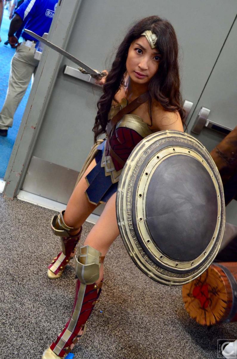 san-diego-comic-con-2016-cosplay-85-wonder-woman