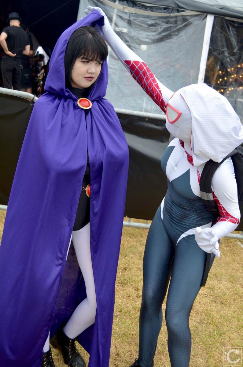 san-diego-comic-con-2016-cosplay-outtakes-19-raven-spider-gwen