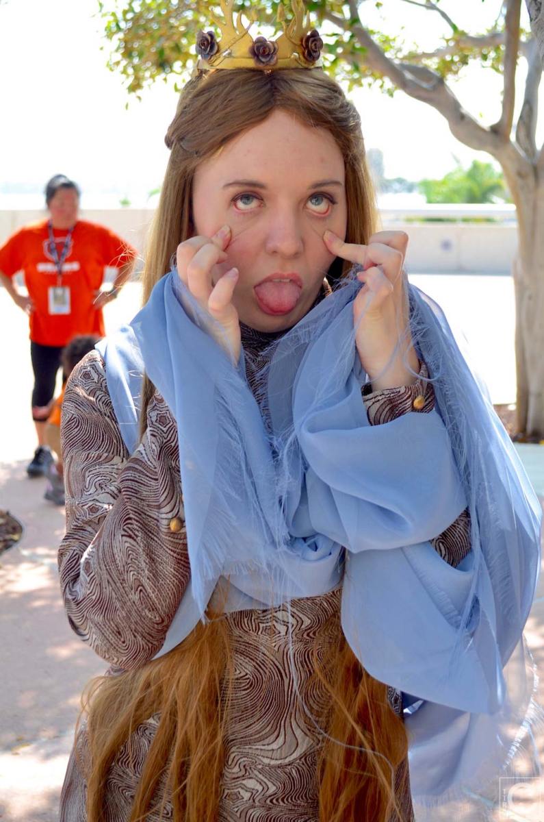 san-diego-comic-con-2016-cosplay-outtakes-43-margaery-tyrell-game-of-thrones