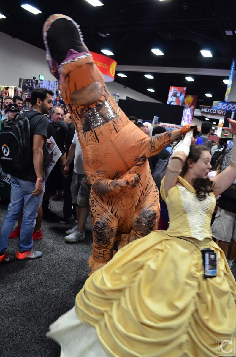 san-diego-comic-con-2016-cosplay-outtakes-5-t-rex-belle-beauty-and-the-beast