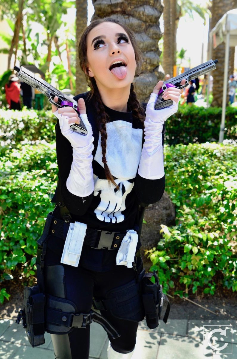 WonderCon 2017 Cosplay Funny Female Punsher