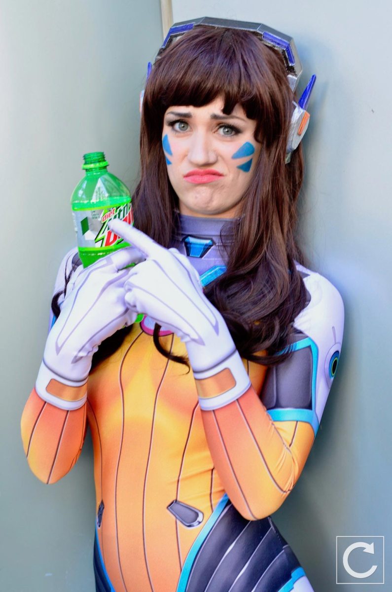 WonderCon 2017 Cosplay Funny Overwatch D.Va 2