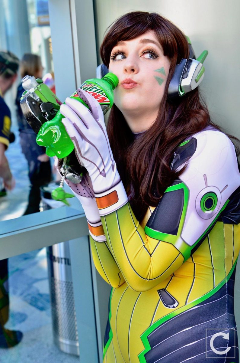 WonderCon 2017 Cosplay Funny Overwatch D.Va 4