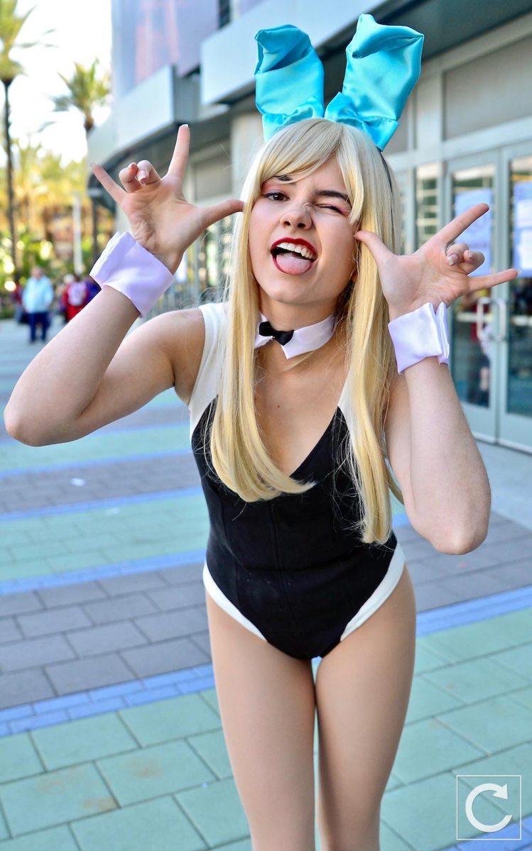 WonderCon 2017 Cosplay Funny Spider-Gwen Bunny
